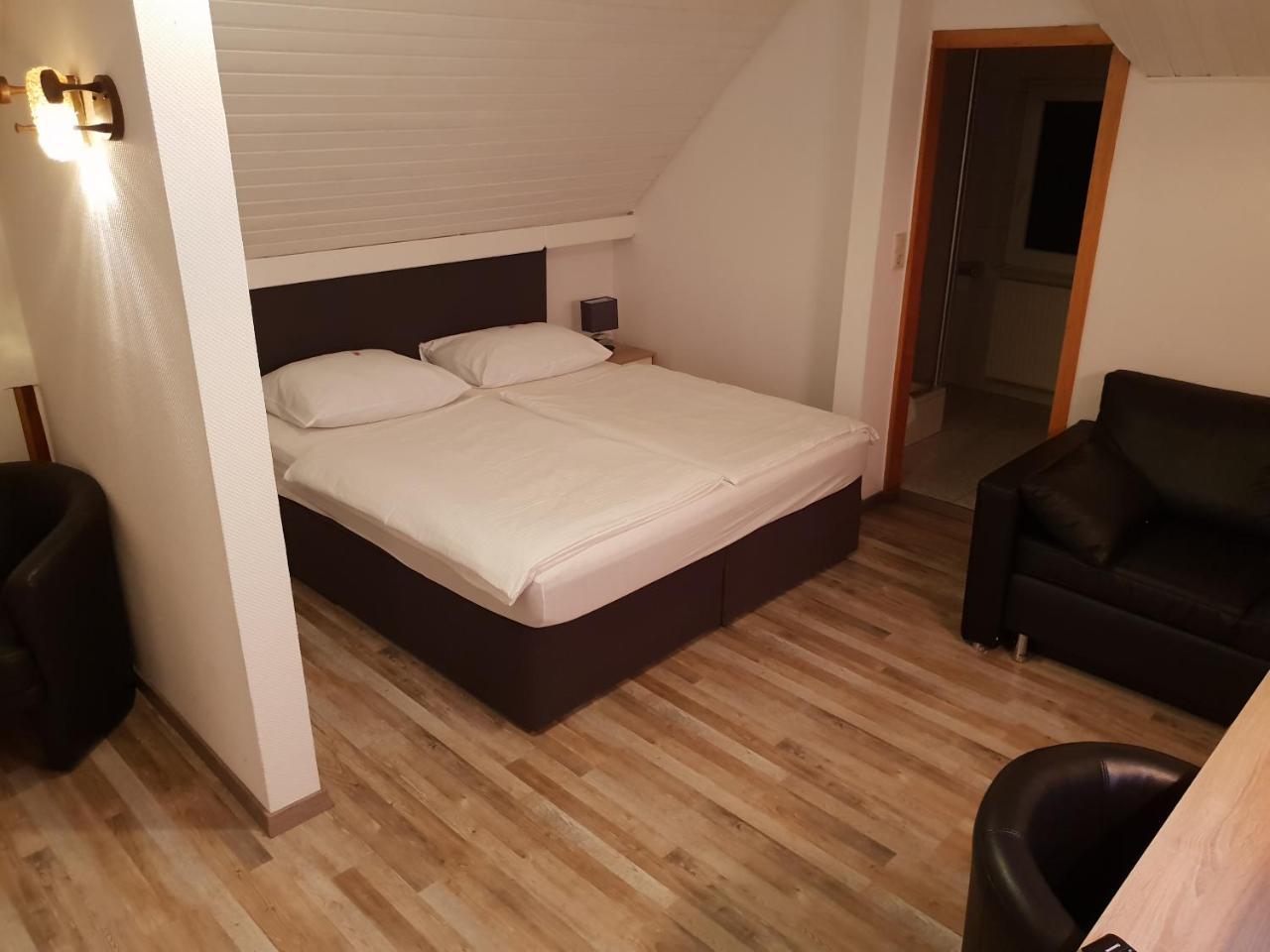 Altdeutsche Bierstuben Hotel ชเวล์ม ภายนอก รูปภาพ